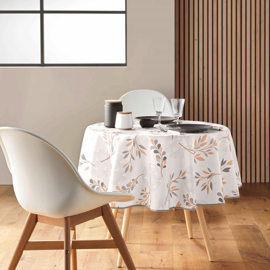 Manola Natural runde Tischdecke auf dem Esstisch mit passendem Zubehör