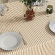 Marché Striber Sand – abwaschbare Tischdecke mit Streifen und Tischdekoration