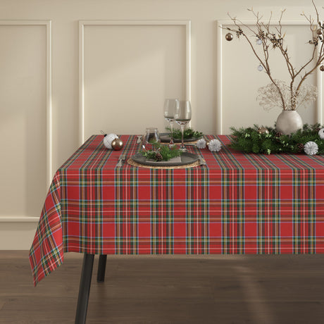 Abwaschbare Weihnachtstischdecke Tartan Rot – klassisch mit schottischen Wurzeln als Ambienteaufnahme