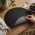 Moon rundes Tischset aus Kunstleder – Schwarz/Hellgrau – Ø38 cm
