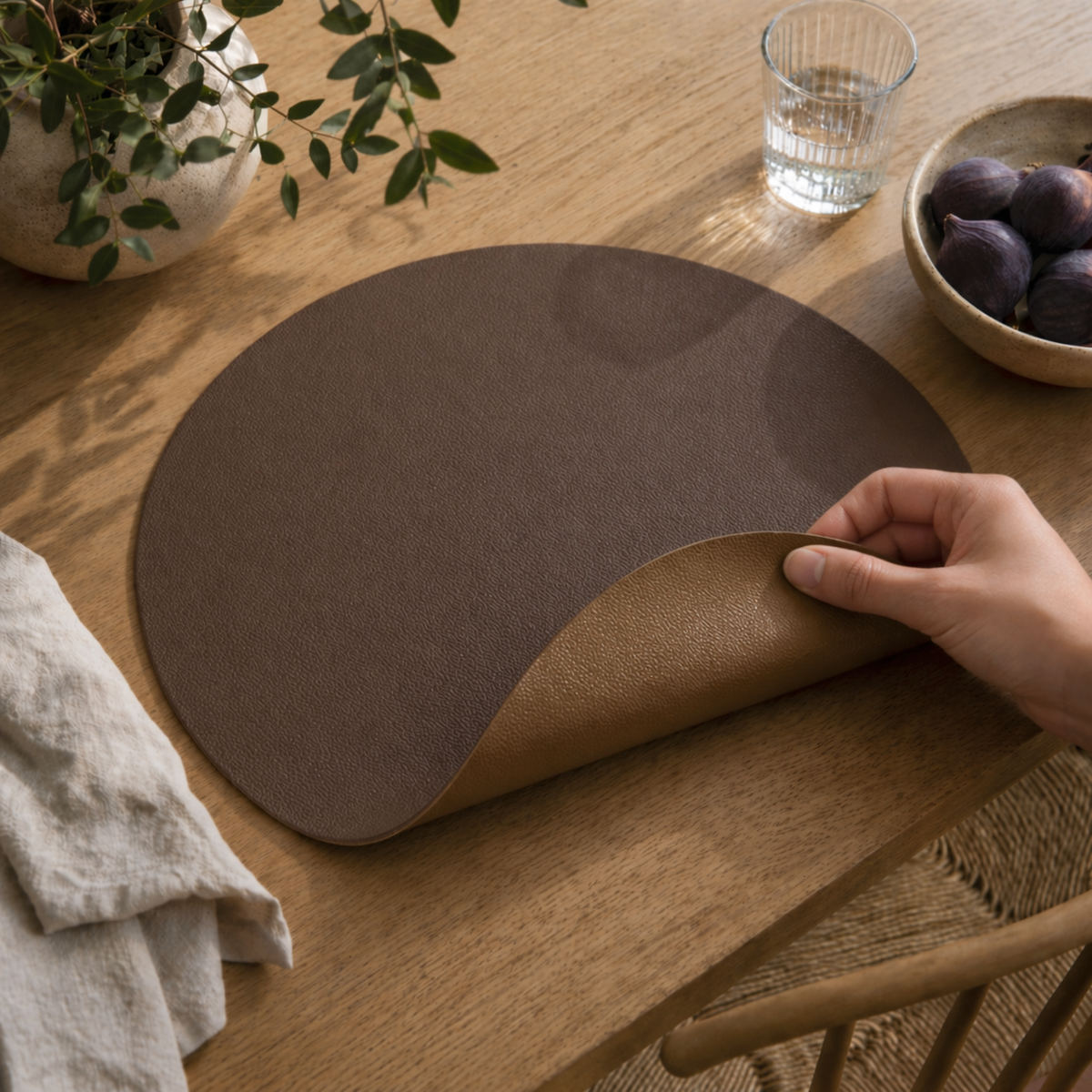 Moon rundes Tischset aus Kunstleder – Mokka/Kupfer – Ø38 cm