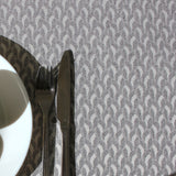 Munch Grey abwaschbare Tischdecke mit endlosen Karos und Wellen im Muster, 160 cm