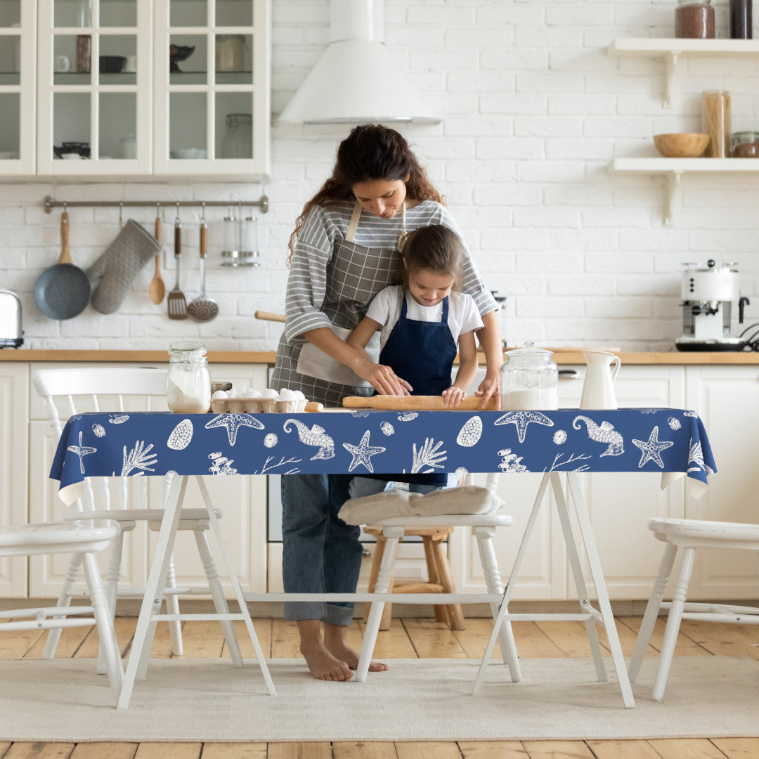 Narius - Maritime Wachstuch Tischdecke mit vom Meer inspiriertem Design, Ambiente