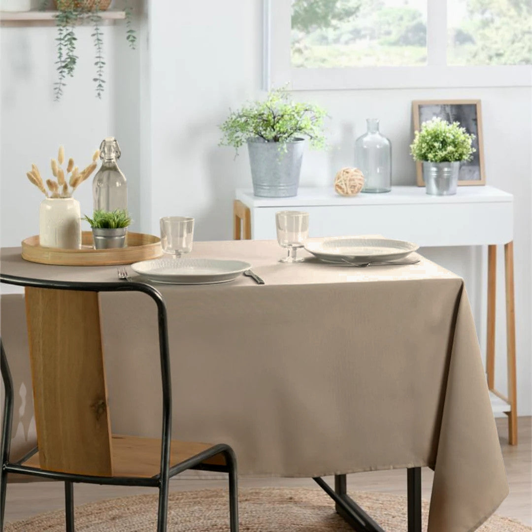 Nelson, einfarbige rechteckige Tischdecke mit Fleckschutz 145 x 300 cm – Leinenfarben, Ambienteaufnahme