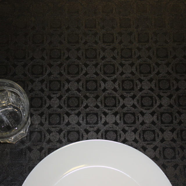 Nobel Black abwaschbare Tischdecke mit geometrischem Muster in schwarzen Nuancen, 180 cm