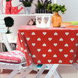 Romance, Wachstuch Tischdecke in Rot mit weißen Herzen