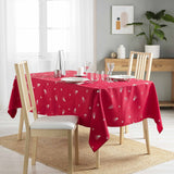 Rote Weihnachtstischdecke 240 cm mit Silberprint in gemütlichem Ambiente