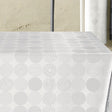 Sampayo Blanco – Jacquardgewebte abwaschbare Tischdecke, 140 cm breit
