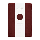Verpackte Södahl Star Damask Weihnachtstischdecke Rot, bereit als Geschenk oder zur Aufbewahrung 140x270