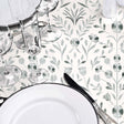 Tischdekoration mit Sølvflor Wachstuch Tischdecke und Silberblumen