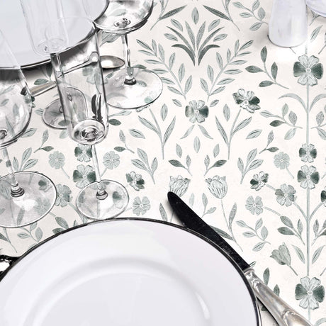 Tischdekoration mit Sølvflor Wachstuch Tischdecke und Silberblumen