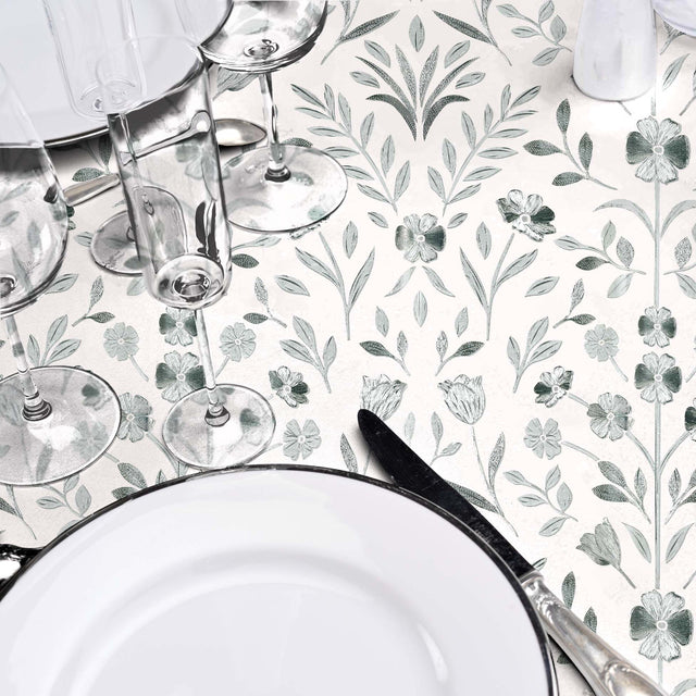 Tischdekoration mit Sølvflor Wachstuch Tischdecke und Silberblumen