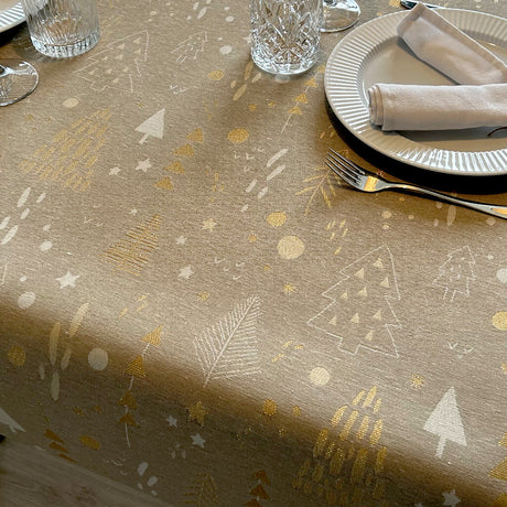 Spor i Granskoven Gold-Lurex – naturfarbene abwaschbare Weihnachtstischdecke