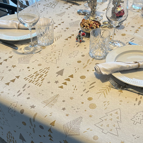 Spor i Granskoven Gold-Lurex - rohweiße abwaschbare Weihnachtstischdecke