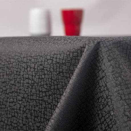 Jacquard Stone Schwarz – elegante abwaschbare Tischdecke mit jacquardgewebtem Muster