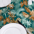 Textilia Riviera Green - Wachstuch Tischdecke mit schönen tropischen Blättern, gedeckter Tisch