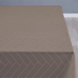Södahl Tiles Taupe Graubraun, klassische damastgewebte abwaschbare Tischdecke mit rutschfester Unterseite
