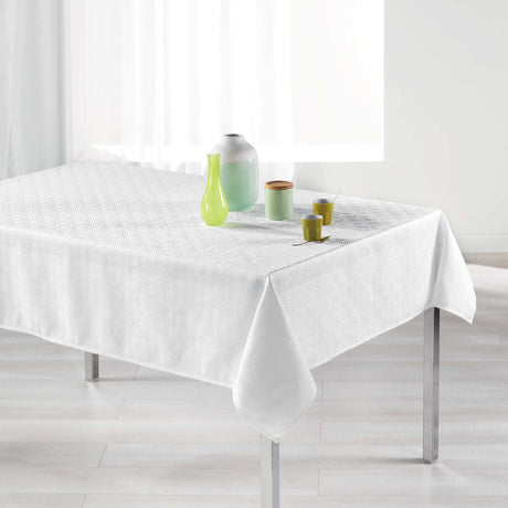 Tokio Jacquard Weiß 140x250 cm – fleckabweisende Damast Tischdecke, Ambienteaufnahme