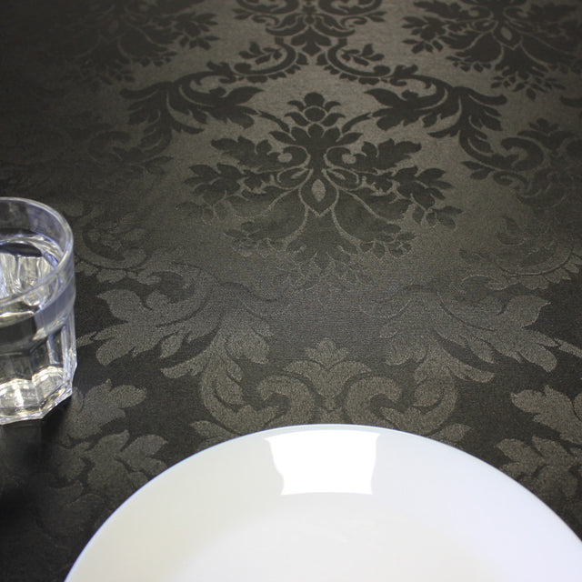 Versailles Black – Schwarze jacquardgewebte abwaschbare Tischdecke mit Hopfenornamenten