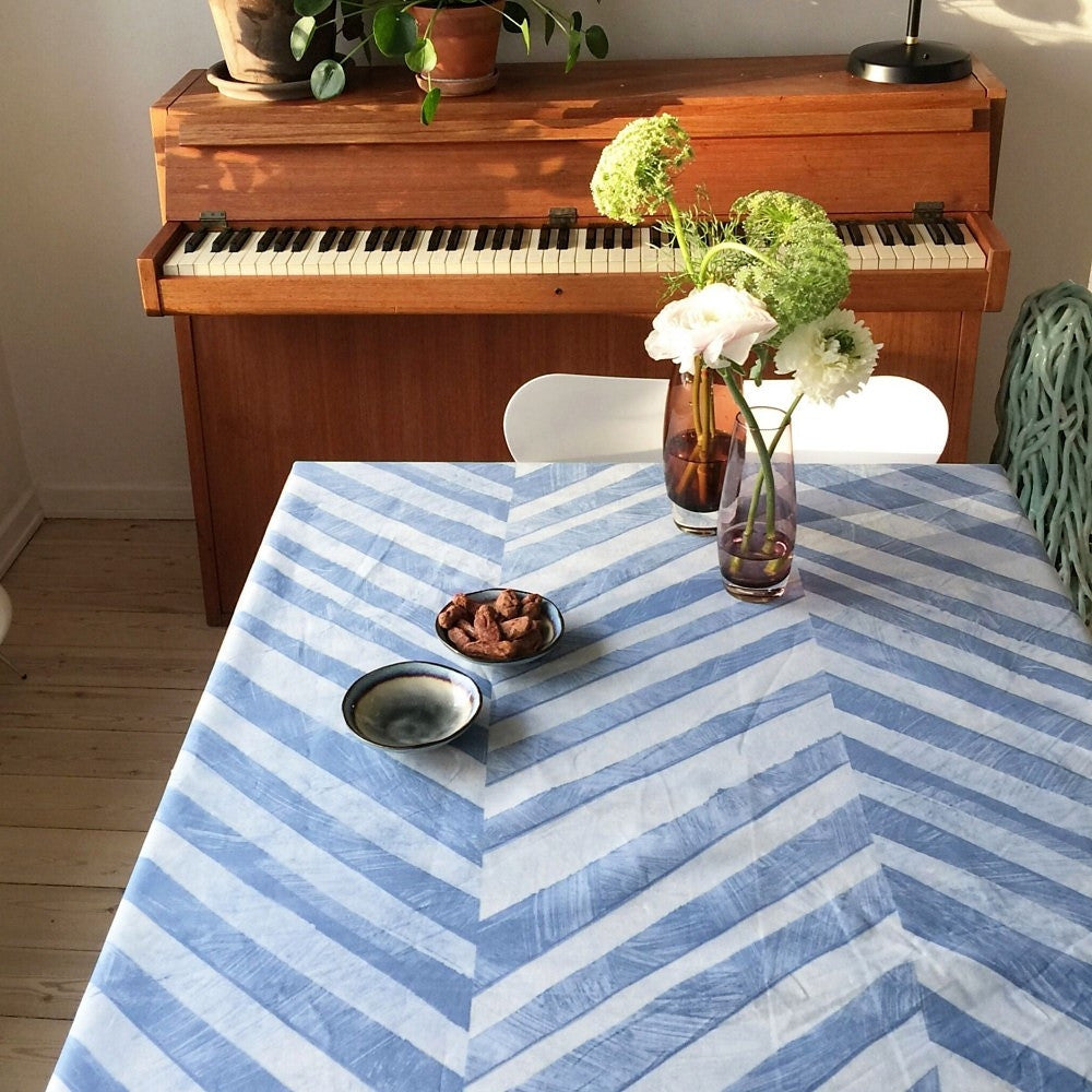 Zigsak Blau, Note by Susanne Schjerning abwaschbare Tischdecke