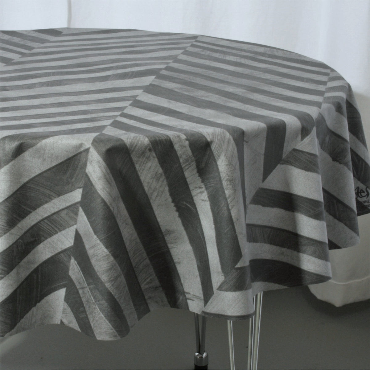 Zigzak Graytone, Notes by Susanne Schjerning abwaschbare Tischdecke mit rutschfester Unterseite